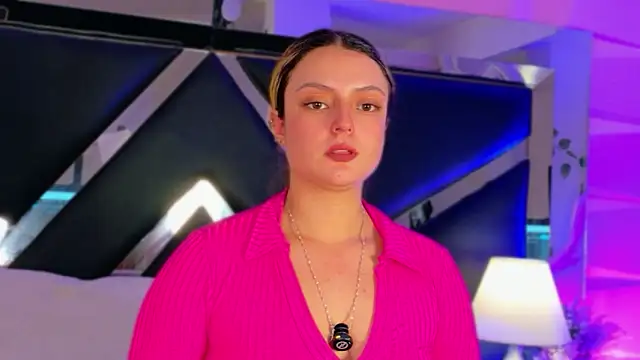 Giigii Hadid  online show from April 4, 6:38 pm