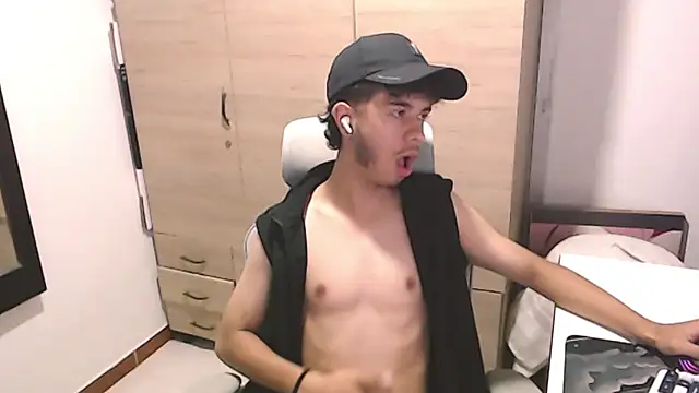 Snapshot of axeldarkk chatting on March 10, 7:30 pm axeldarkk online show from March 10, 7:30 pm