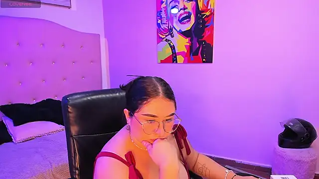 Snapshot of sienna_cavalli chatting on March 12, 12:44 pm sienna cavalli online show from March 12, 12:44 pm