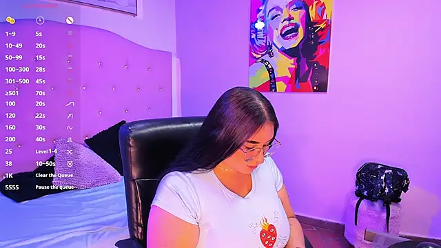 Snapshot of sienna_cavalli chatting on March 24, 1:05 pm sienna cavalli online show from March 24, 1:05 pm