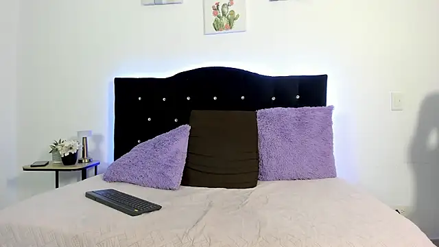 Snapshot of Eros_Lux chatting on March 8, 10:46 pm Eros Lux online show from March 8, 10:46 pm