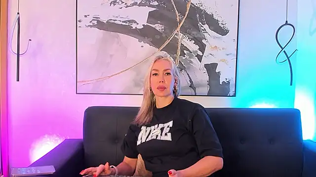 Snapshot of SophiMarin chatting on March 12, 12:33 pm SophiMarin online show from March 12, 12:33 pm