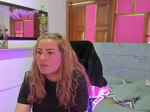 Snapshot of Julieta_star_ chatting on March 14, 6:24 pm Julieta star online show from March 14, 6:24 pm