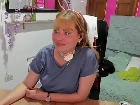 Snapshot of Julieta_star_ chatting on March 28, 8:08 pm Julieta star online show from March 28, 8:08 pm