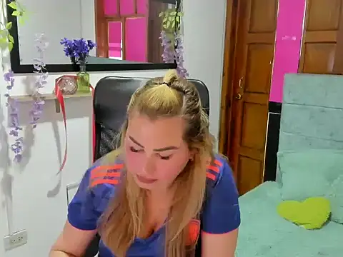 Snapshot of Julieta_star_ chatting on March 29, 7:03 pm Julieta star online show from March 29, 7:03 pm