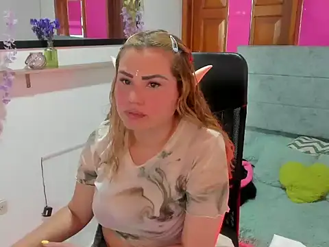 Snapshot of Julieta_star_ chatting on April 1, 7:11 pm Julieta star online show from April 1, 7:11 pm