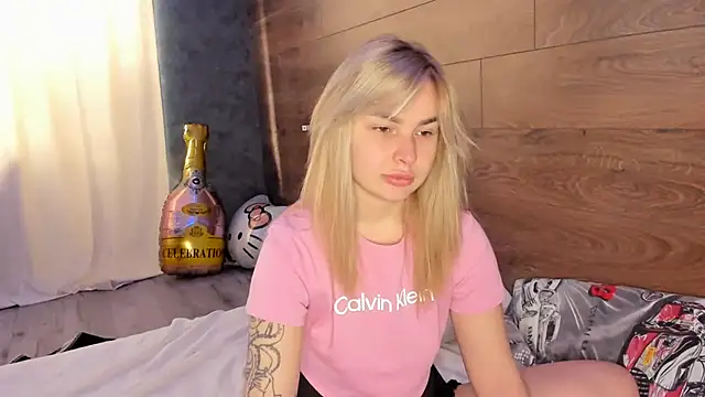 Snapshot of AmmyLuu chatting on March 16, 12:42 pm AmmyLuu online show from March 16, 12:42 pm