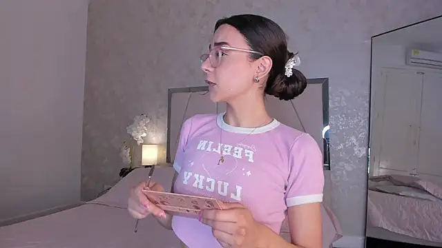 Arii wilde online show from May 18, 12:11 pm
