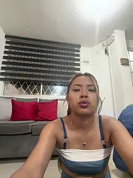 Snapshot of RubiaMorena chatting on April 6, 12:19 am RubiaMorena online show from April 6, 12:19 am