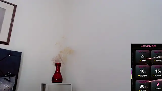 Snapshot of Emma_Boms chatting on March 14, 3:23 am Emma Boms online show from March 14, 3:23 am