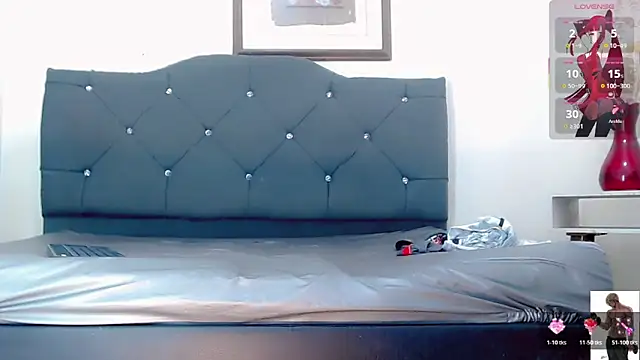 Snapshot of Emma_Boms chatting on March 15, 3:45 am Emma Boms online show from March 15, 3:45 am