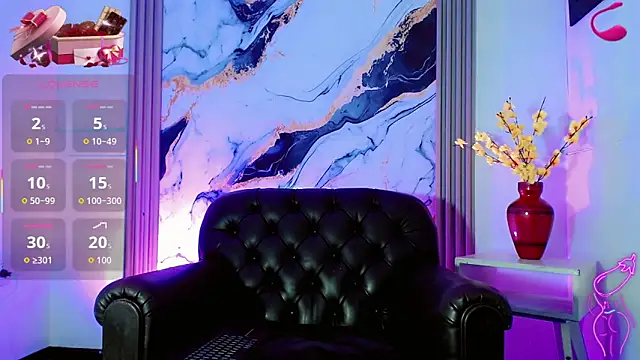 Snapshot of Emma_Boms chatting on March 31, 3:41 am Emma Boms online show from March 31, 3:41 am