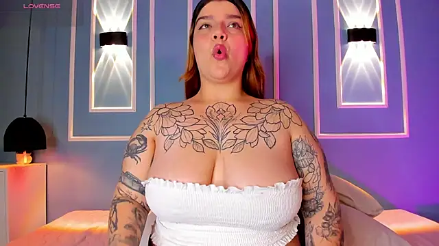 Snapshot of julieta_zc chatting on March 8, 3:32 am julieta zc online show from March 8, 3:32 am