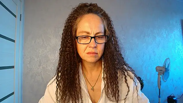 LioraWeiss online show from June 3, 2:33 pm