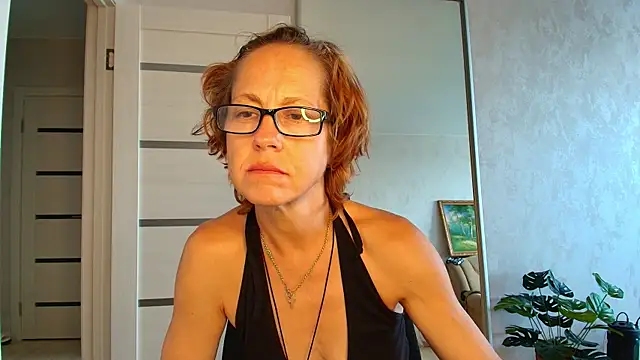 Snapshot of LioraWeiss chatting on July 8, 7:02 am LioraWeiss online show from July 8, 7:02 am