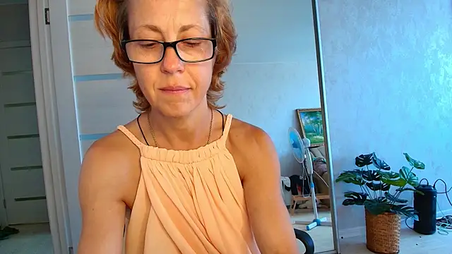 Snapshot of LioraWeiss chatting on July 11, 9:01 am LioraWeiss online show from July 11, 9:01 am