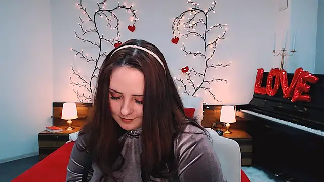 Snapshot of Hennessy_bunny chatting on March 9, 8:24 pm Hennessy bunny online show from March 9, 8:24 pm