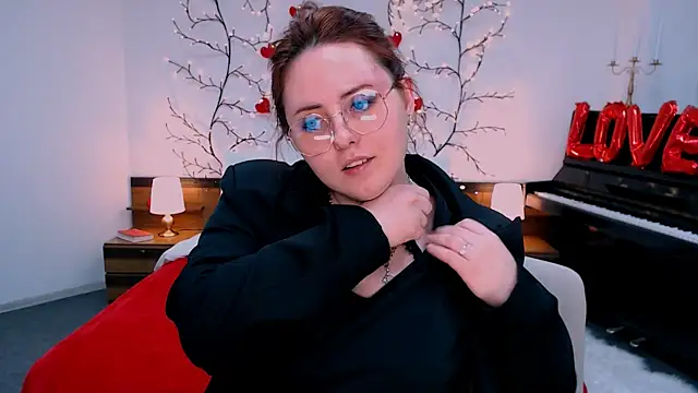 Snapshot of Hennessy_bunny chatting on March 16, 5:44 am Hennessy bunny online show from March 16, 5:44 am