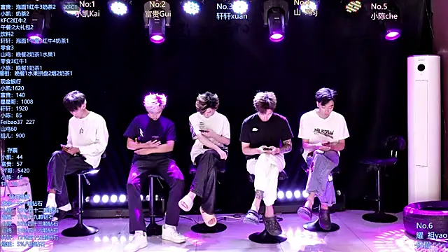 AOA-boy online show from May 7, 11:10 pm