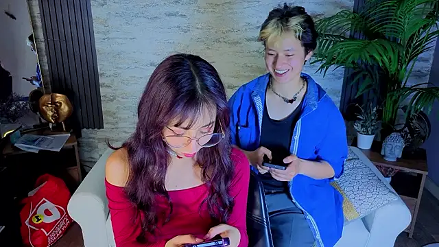 Snapshot of RedHood_1 chatting on March 3, 2:23 pm RedHood 1 online show from March 3, 2:23 pm