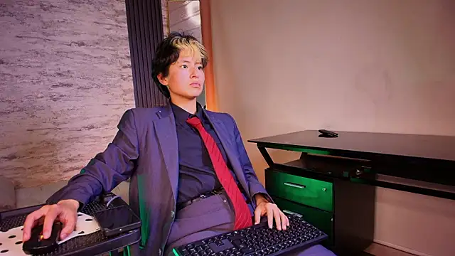 Snapshot of RedHood_1 chatting on March 10, 4:06 am RedHood 1 online show from March 10, 4:06 am