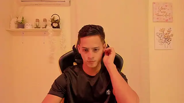 sexy andres01 online show from March 15, 12:16 am