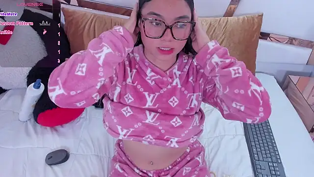 Snapshot of shelseanova chatting on April 14, 3:56 am shelseanova online show from April 14, 3:56 am