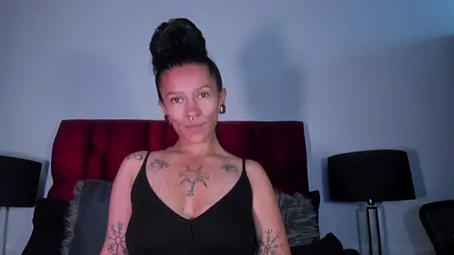 Amelie Blake online show from April 28, 12:10 pm