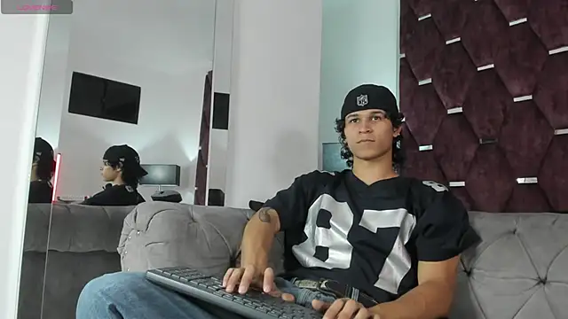 Snapshot of TonyBenedetti chatting on March 14, 8:14 pm TonyBenedetti online show from March 14, 8:14 pm