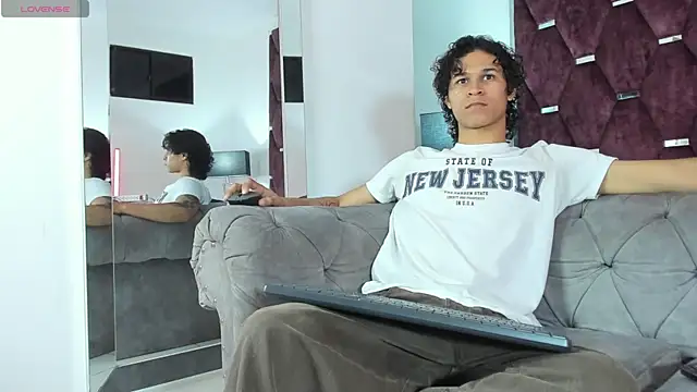 Snapshot of TonyBenedetti chatting on March 15, 8:26 pm TonyBenedetti online show from March 15, 8:26 pm