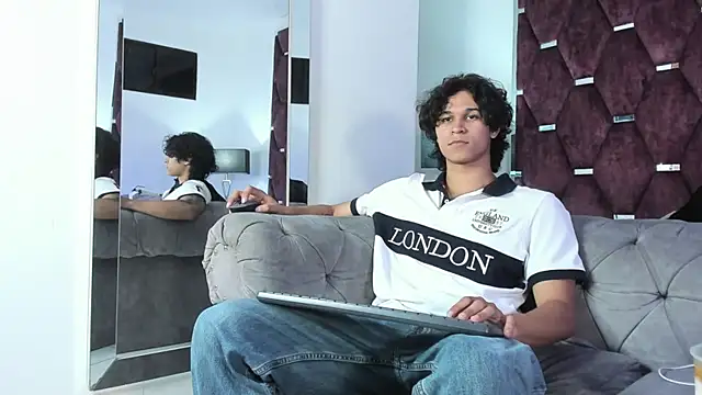 Snapshot of TonyBenedetti chatting on March 18, 8:01 pm TonyBenedetti online show from March 18, 8:01 pm