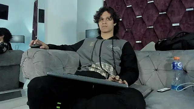 Snapshot of TonyBenedetti chatting on March 21, 8:34 pm TonyBenedetti online show from March 21, 8:34 pm