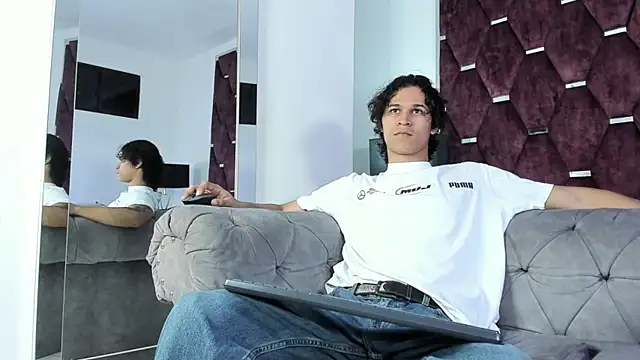 Snapshot of TonyBenedetti chatting on March 23, 8:46 pm TonyBenedetti online show from March 23, 8:46 pm