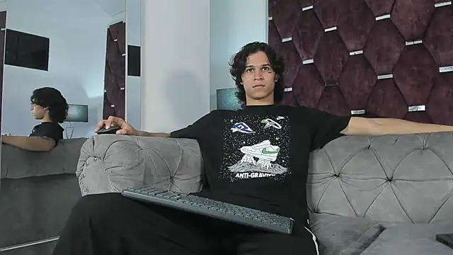 Snapshot of TonyBenedetti chatting on March 24, 8:25 pm TonyBenedetti online show from March 24, 8:25 pm