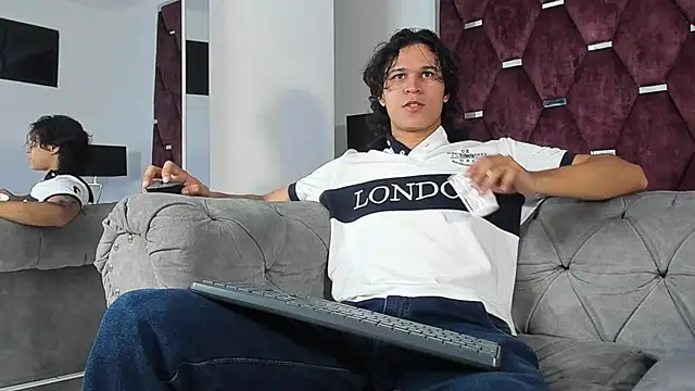 Snapshot of TonyBenedetti chatting on March 25, 7:53 pm TonyBenedetti online show from March 25, 7:53 pm