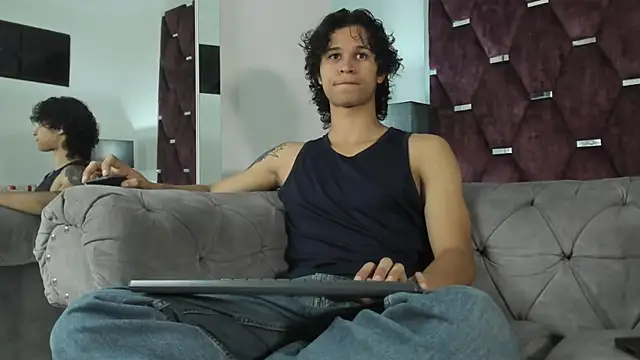 Snapshot of TonyBenedetti chatting on March 27, 8:19 pm TonyBenedetti online show from March 27, 8:19 pm