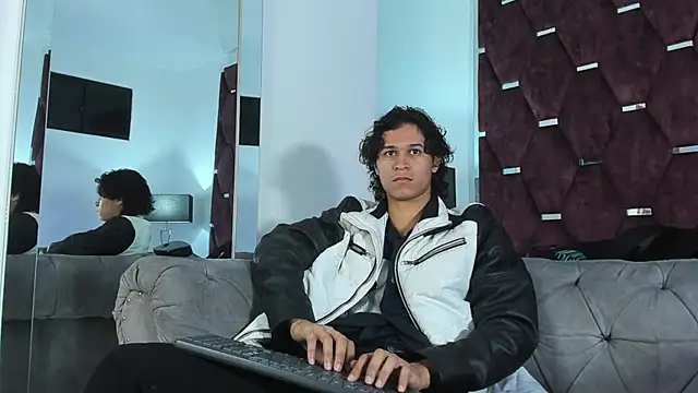 Snapshot of TonyBenedetti chatting on March 29, 7:25 pm TonyBenedetti online show from March 29, 7:25 pm