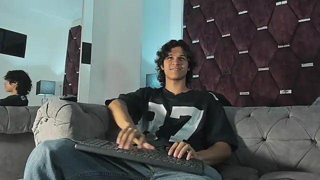 Snapshot of TonyBenedetti chatting on April 1, 8:06 pm TonyBenedetti online show from April 1, 8:06 pm