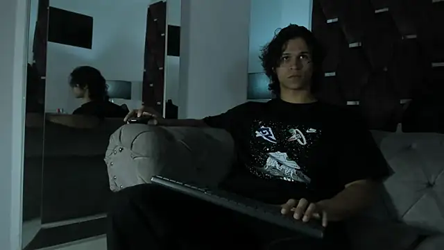 Snapshot of TonyBenedetti chatting on April 4, 8:17 pm TonyBenedetti online show from April 4, 8:17 pm