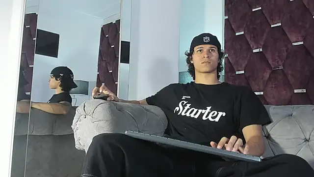 Snapshot of TonyBenedetti chatting on April 5, 9:01 pm TonyBenedetti online show from April 5, 9:01 pm