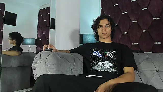 Snapshot of TonyBenedetti chatting on April 8, 7:36 pm TonyBenedetti online show from April 8, 7:36 pm