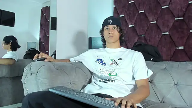 Snapshot of TonyBenedetti chatting on April 10, 10:03 pm TonyBenedetti online show from April 10, 10:03 pm