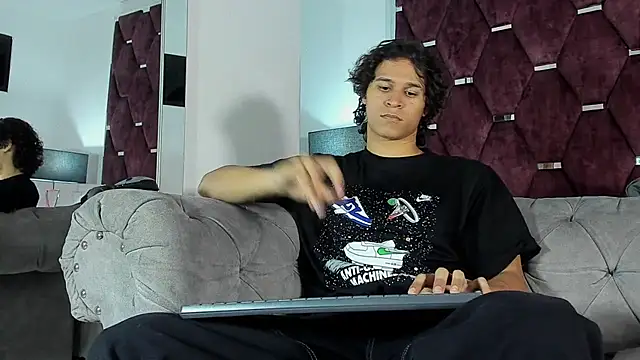 Snapshot of TonyBenedetti chatting on April 16, 8:53 pm TonyBenedetti online show from April 16, 8:53 pm