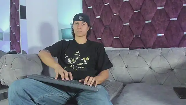 Snapshot of TonyBenedetti chatting on April 27, 8:18 pm TonyBenedetti online show from April 27, 8:18 pm