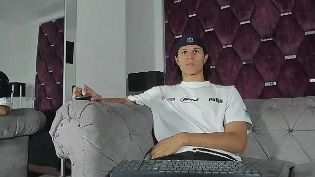 Snapshot of TonyBenedetti chatting on May 17, 8:38 pm TonyBenedetti online show from May 17, 8:38 pm