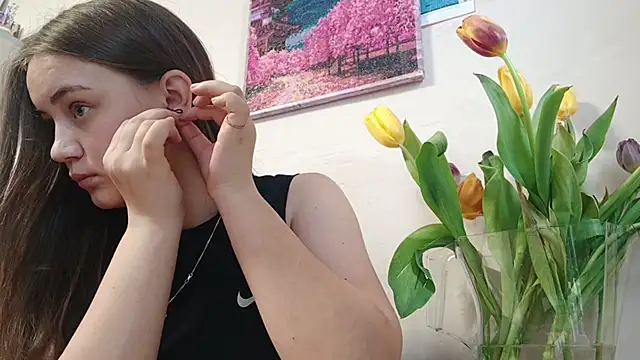 Snapshot of VeloraStar chatting on March 10, 10:31 am VeloraStar online show from March 10, 10:31 am