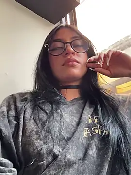 Snapshot of MiaLiberty chatting on April 3, 10:30 pm MiaLiberty online show from April 3, 10:30 pm