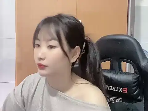 Snapshot of Sunny2868 chatting on March 13, 5:58 am Sunny2868 online show from March 13, 5:58 am