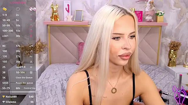 Snapshot of EvaXElfi chatting on March 8, 2:04 am EvaXElfi online show from March 8, 2:04 am