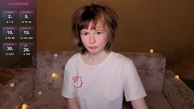 Snapshot of MikassaBowl chatting on February 25, 1:43 pm MikassaBowl online show from February 25, 1:43 pm